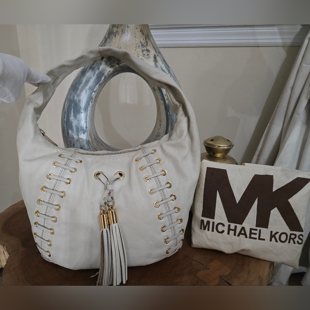 ✨️RARE✨️Michael Kors Cream Hobo Bag